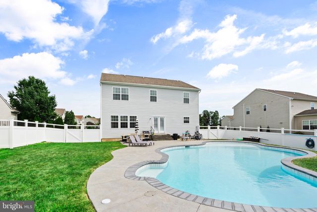 195 WESTBURY DR, Gilbertsville, PA 19525