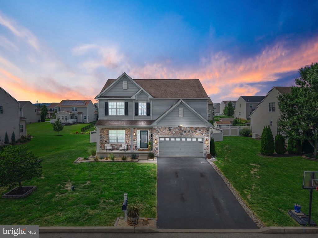 195 WESTBURY DR, Gilbertsville, PA 19525
