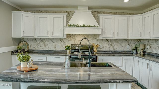 850 Meadow View Road, Bristol, TN 37620