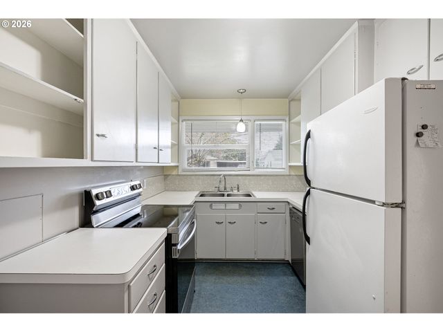 1565 LINWOOD St, Eugene, OR 97404