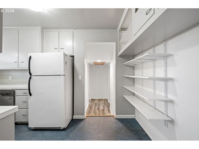 1565 LINWOOD St, Eugene, OR 97404