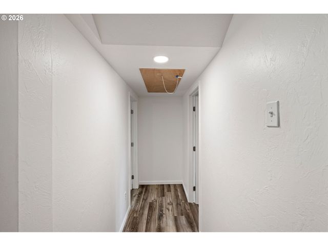 1565 LINWOOD St, Eugene, OR 97404