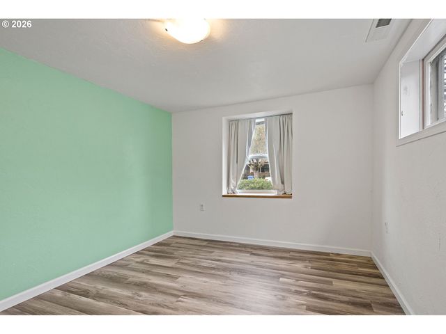 1565 LINWOOD St, Eugene, OR 97404