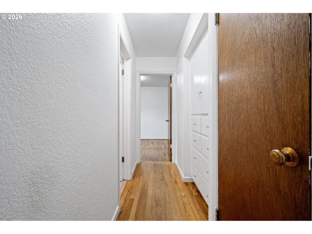 1565 LINWOOD St, Eugene, OR 97404