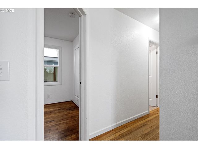 1565 LINWOOD St, Eugene, OR 97404