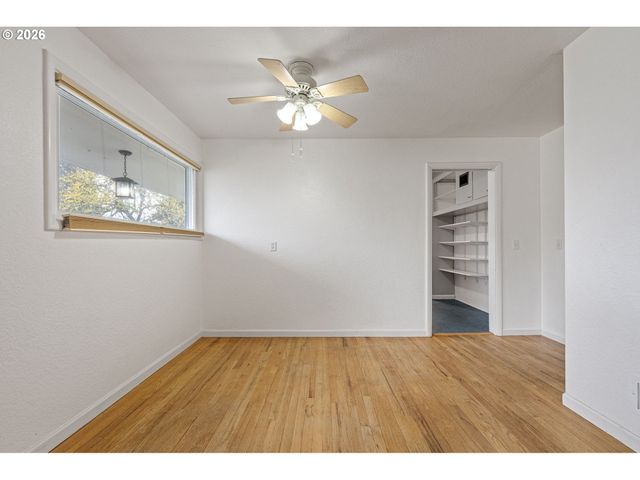 1565 LINWOOD St, Eugene, OR 97404