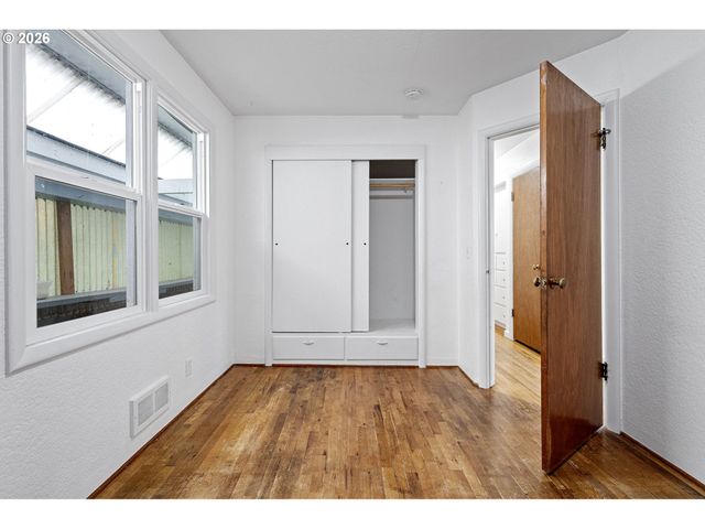 1565 LINWOOD St, Eugene, OR 97404