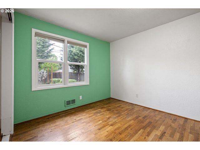 1565 LINWOOD St, Eugene, OR 97404