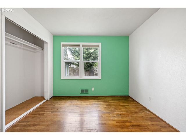 1565 LINWOOD St, Eugene, OR 97404