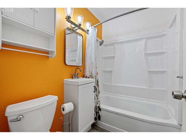 1565 LINWOOD St, Eugene, OR 97404