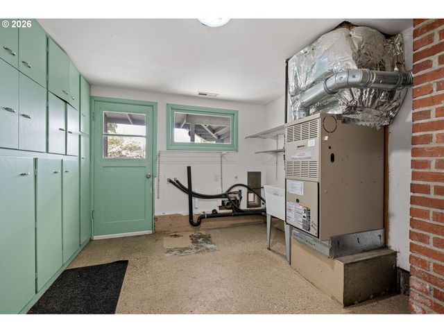 1565 LINWOOD St, Eugene, OR 97404