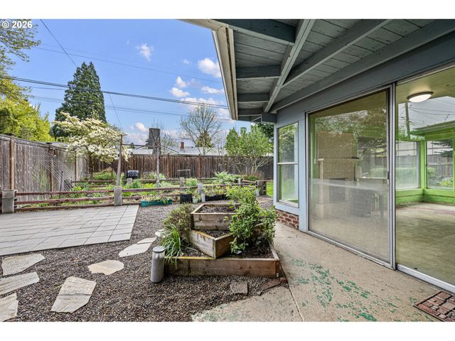 1565 LINWOOD St, Eugene, OR 97404