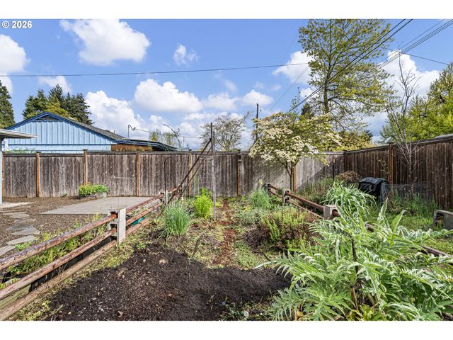 1565 LINWOOD St, Eugene, OR 97404