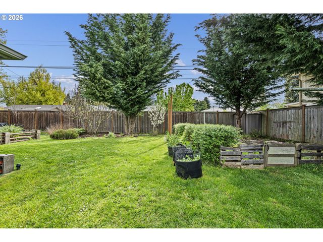 1565 LINWOOD St, Eugene, OR 97404