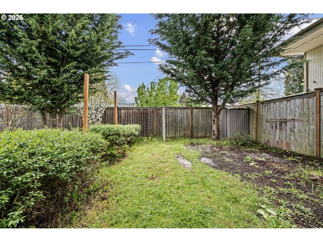 1565 LINWOOD St, Eugene, OR 97404