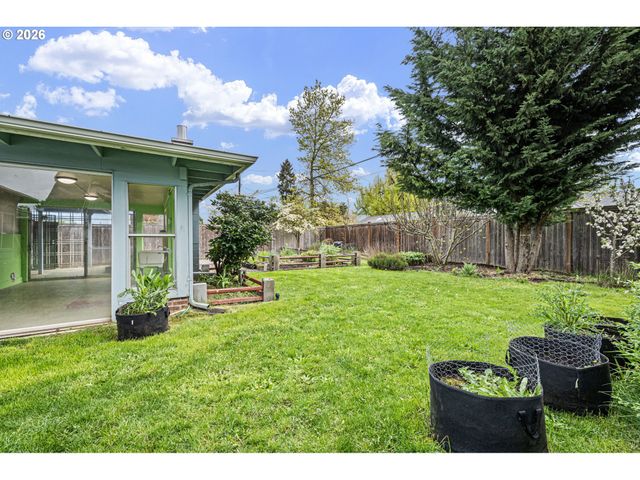 1565 LINWOOD St, Eugene, OR 97404