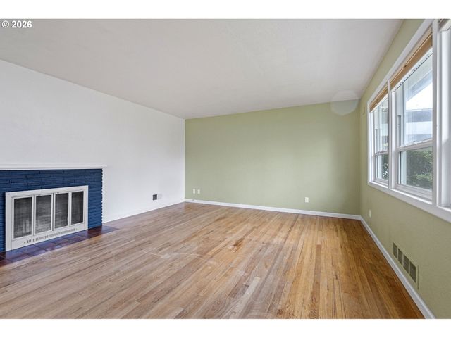 1565 LINWOOD St, Eugene, OR 97404