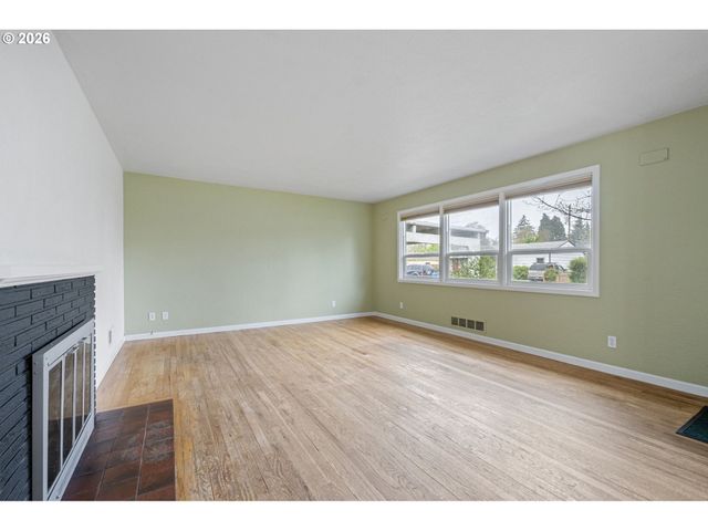 1565 LINWOOD St, Eugene, OR 97404