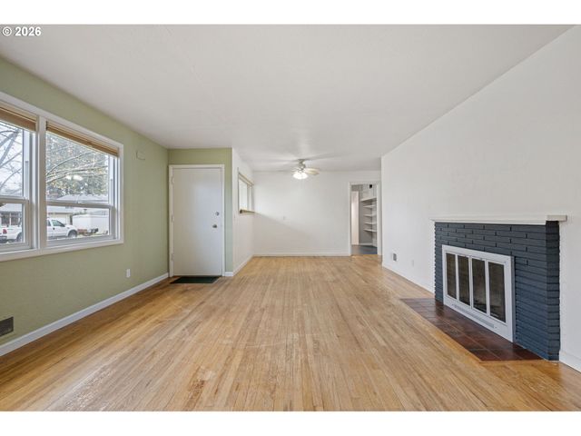 1565 LINWOOD St, Eugene, OR 97404