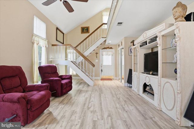 12 PEBBLE DR, Horsham, PA 19044