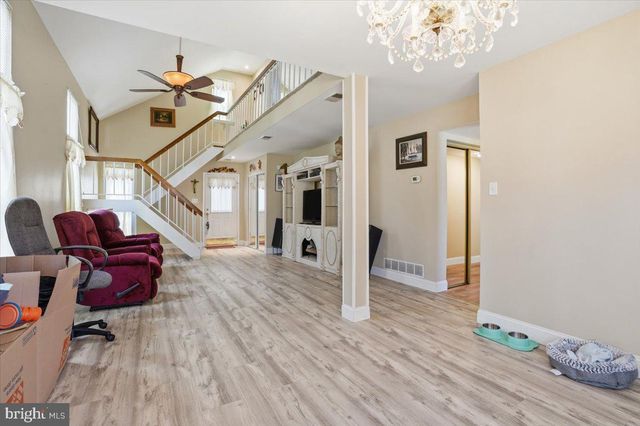 12 PEBBLE DR, Horsham, PA 19044