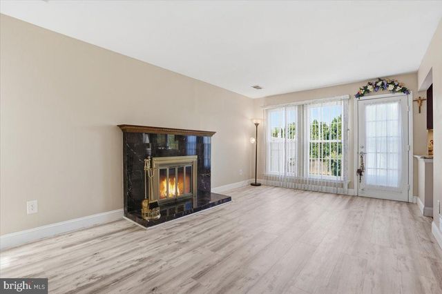 12 PEBBLE DR, Horsham, PA 19044