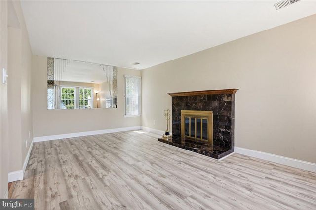 12 PEBBLE DR, Horsham, PA 19044