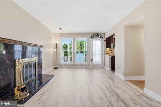 12 PEBBLE DR, Horsham, PA 19044