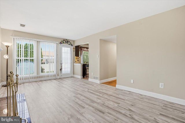 12 PEBBLE DR, Horsham, PA 19044