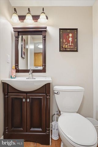 12 PEBBLE DR, Horsham, PA 19044