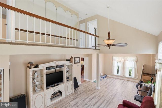12 PEBBLE DR, Horsham, PA 19044