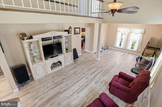 12 PEBBLE DR, Horsham, PA 19044