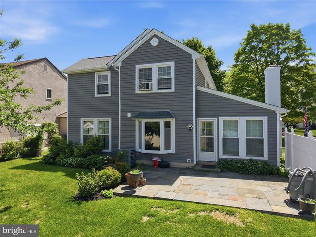 12 PEBBLE DR, Horsham, PA 19044