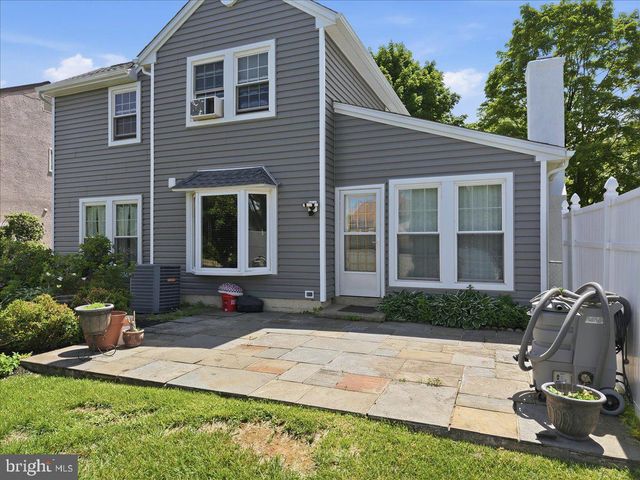 12 PEBBLE DR, Horsham, PA 19044