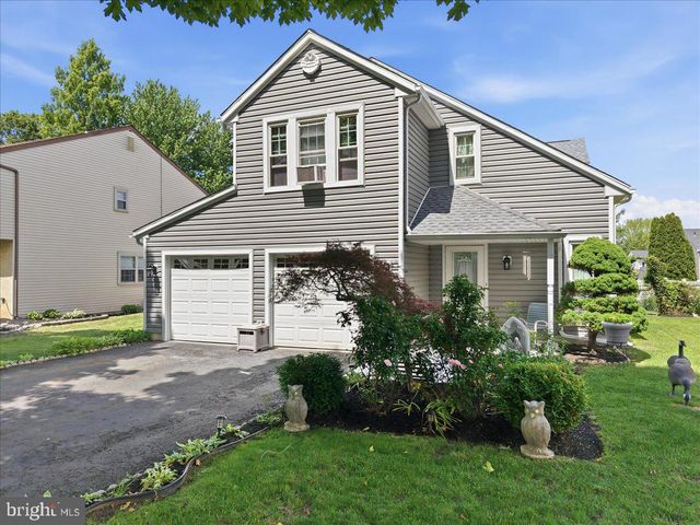 12 PEBBLE DR, Horsham, PA 19044