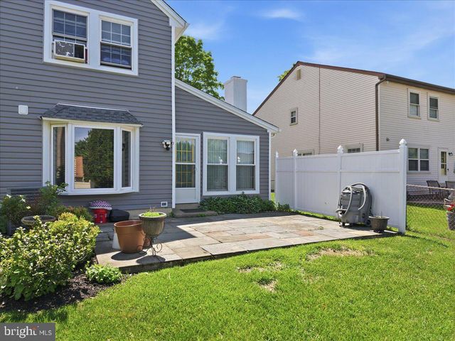 12 PEBBLE DR, Horsham, PA 19044