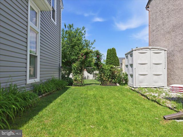 12 PEBBLE DR, Horsham, PA 19044