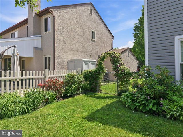 12 PEBBLE DR, Horsham, PA 19044