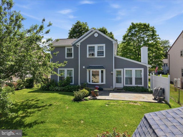 12 PEBBLE DR, Horsham, PA 19044