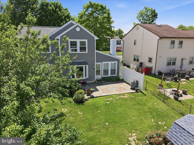 12 PEBBLE DR, Horsham, PA 19044