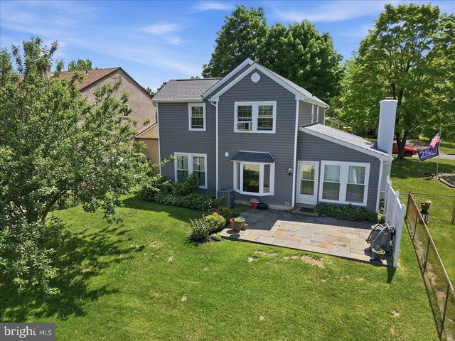 12 PEBBLE DR, Horsham, PA 19044