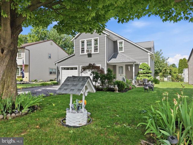 12 PEBBLE DR, Horsham, PA 19044