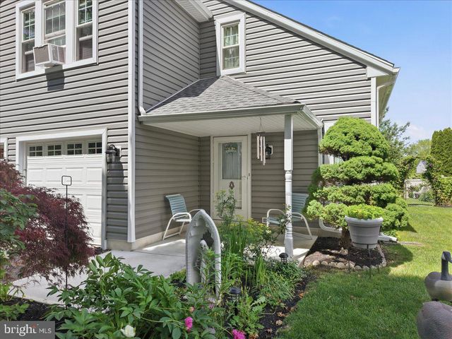 12 PEBBLE DR, Horsham, PA 19044