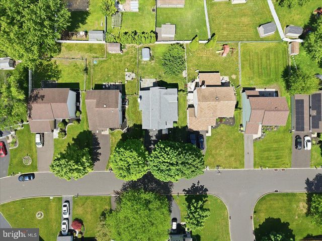 12 PEBBLE DR, Horsham, PA 19044
