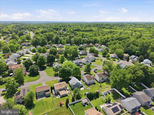 12 PEBBLE DR, Horsham, PA 19044