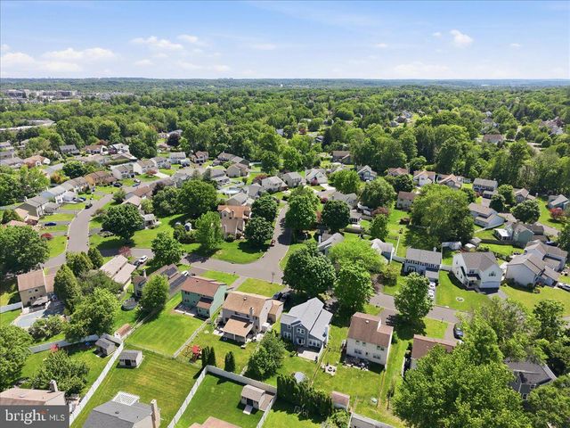 12 PEBBLE DR, Horsham, PA 19044