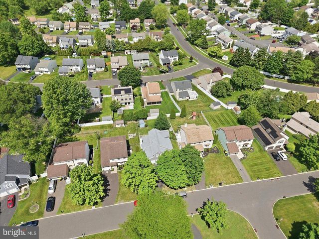12 PEBBLE DR, Horsham, PA 19044