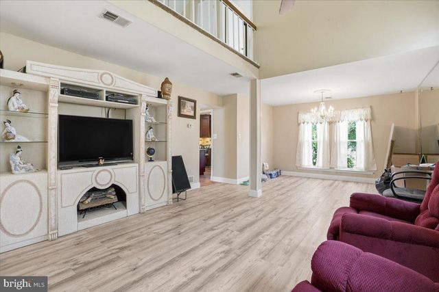 12 PEBBLE DR, Horsham, PA 19044