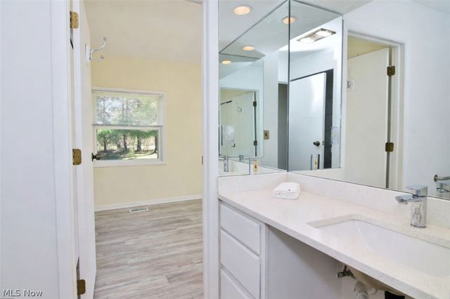 35755 Miles Road, Moreland Hills, OH 44022