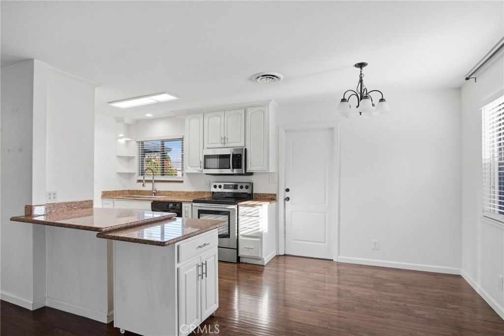 Image 13 of property listing at 680 Sherri, Turlock, CA 95382